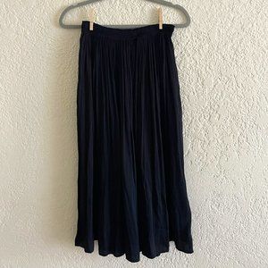 Black flowy Uniqlo maxi skirt